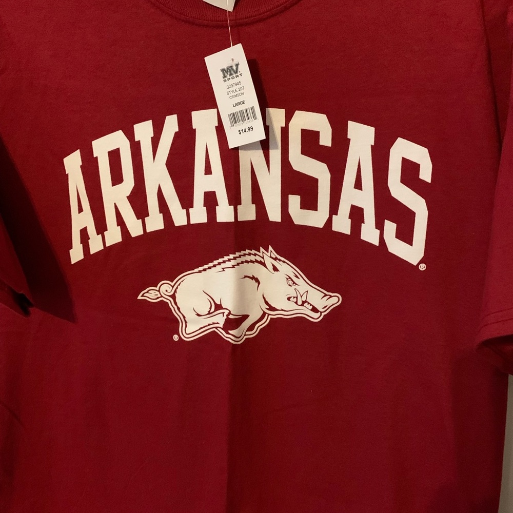 Large. Mens. T-shirt. Arkansa Razorbacks. - Picture 3 of 3